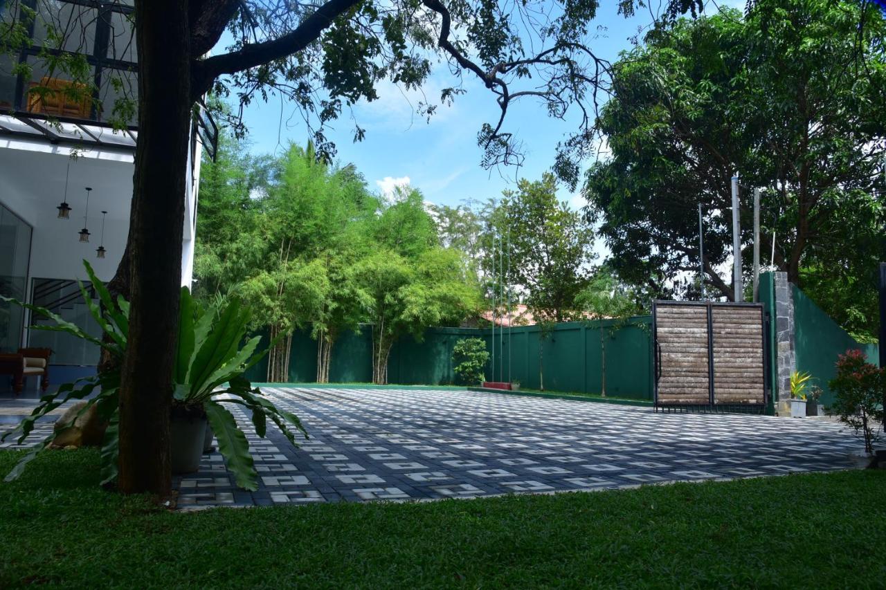 Eden Grand Hotell Dambulla Exteriör bild